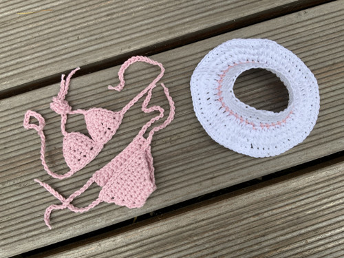Bikiny a klobouček pro Labubu — foto 3