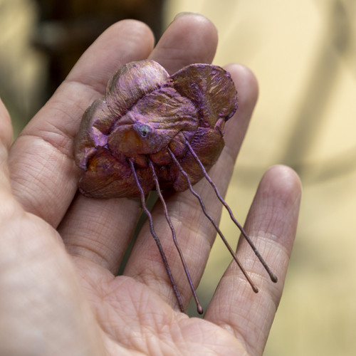 Hřebínek - pokovená orchidej — foto 3