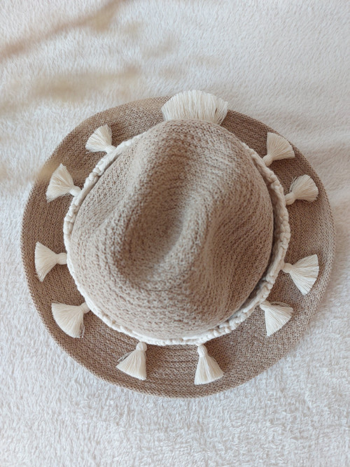 Šitý klobouk s macramé zdobou — foto 2