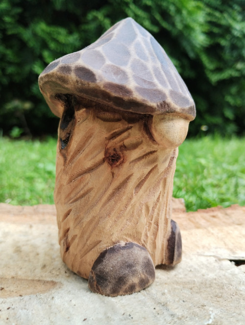 Trpaslík - ručně řezbařený — foto 2