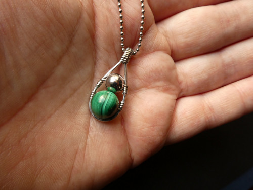 Náhrdelník Mini drop malachit — foto 2