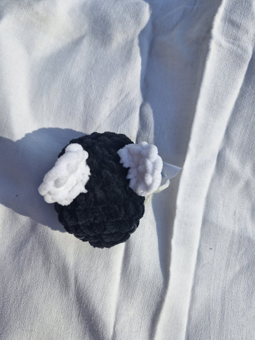 Háčkovaná moucha, 9 cm, hebká — foto 2