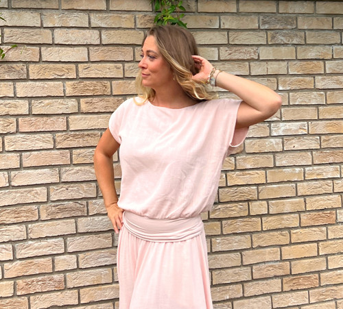 Volný top s pasem světle růžový — foto 3