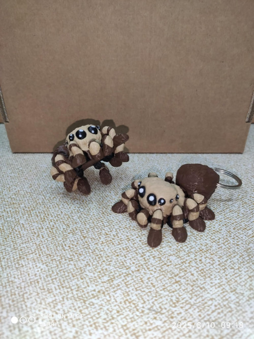 Malá tarantule - postavička/klíčenka — foto 3