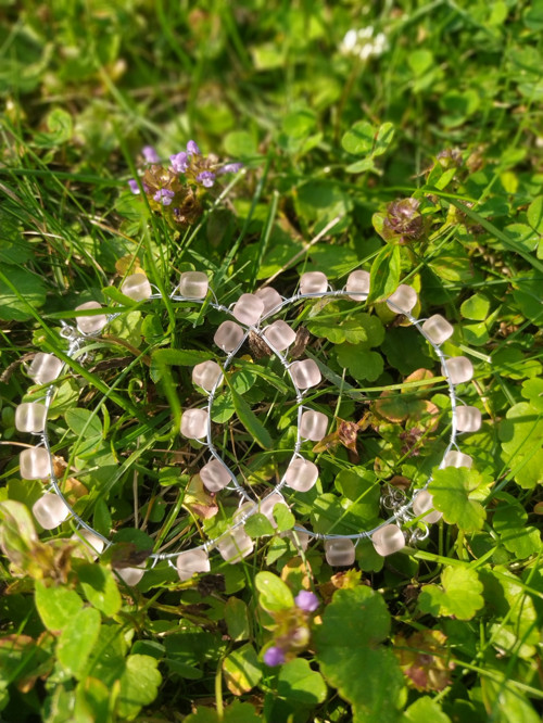 Světle růžové kruhové náušnice — foto 3