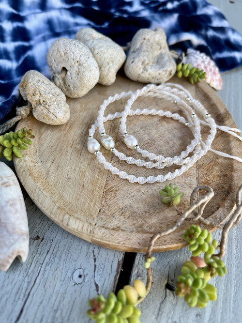 Macramé náramek s říční perlou — foto 3