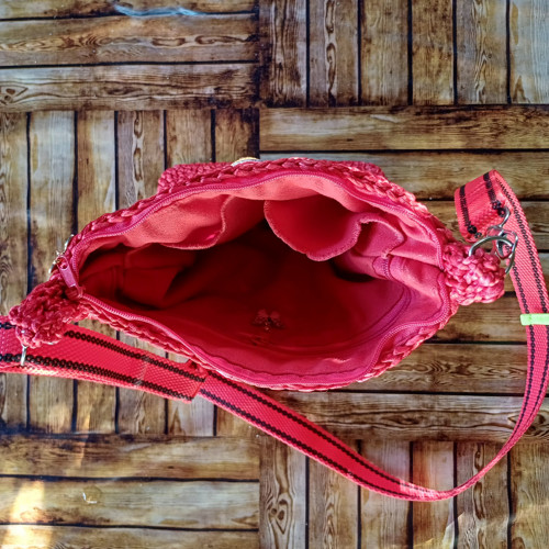Červená Crossbody — foto 5