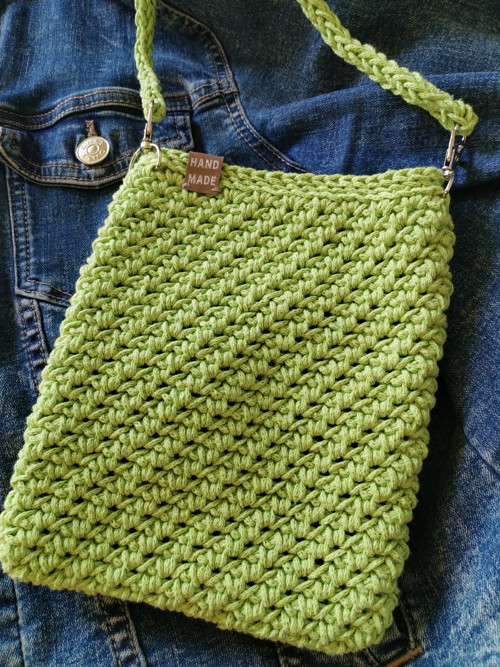 Crossbody malá kabelka limetková — foto 3