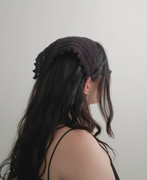 Černá háčkovaná bandana — foto 3