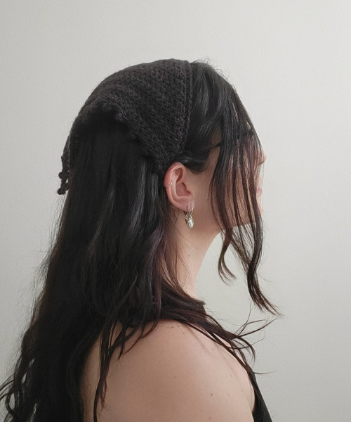 Černá háčkovaná bandana — foto 2