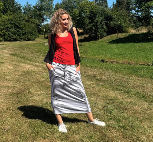 Bíločerná sukně s kapsami dlouhá — foto 5