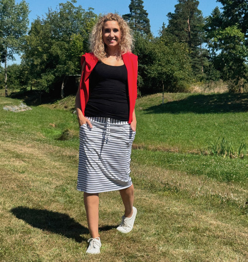 Bíločerná sukně s kapsami krátká — foto 3