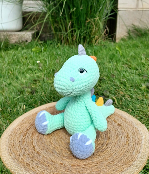 Dinosaurus s barevnými hroty — foto 2