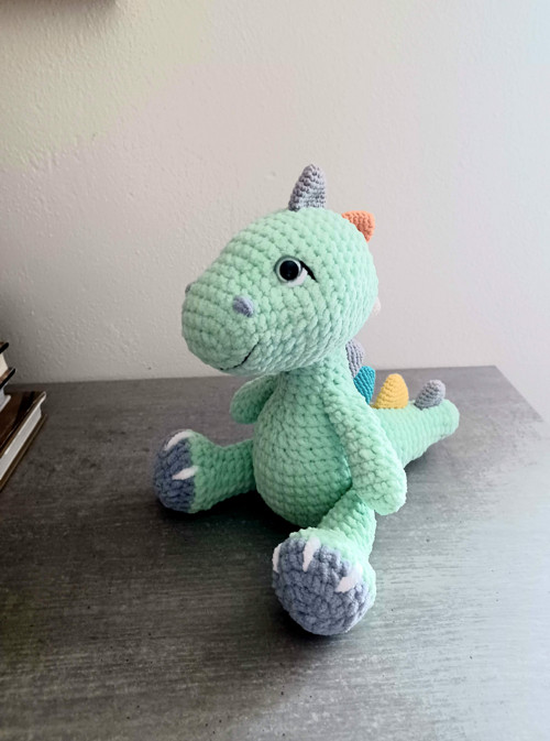 Dinosaurus s barevnými hroty — foto 5