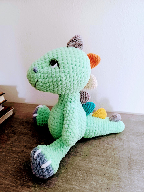 Dinosaurus s barevnými hroty — foto 3
