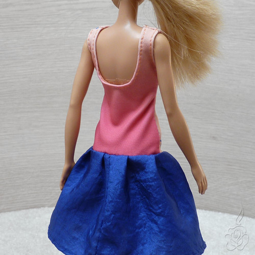 Barevné šatičky pro Barbie — foto 4