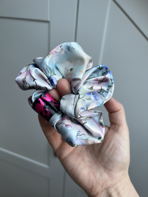 Pinkpunk scrunchie - světle bleděmodrá — foto 2