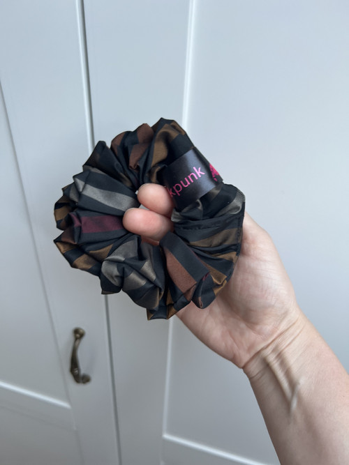 Pinkpunk scrunchie - hnědý proužek — foto 3