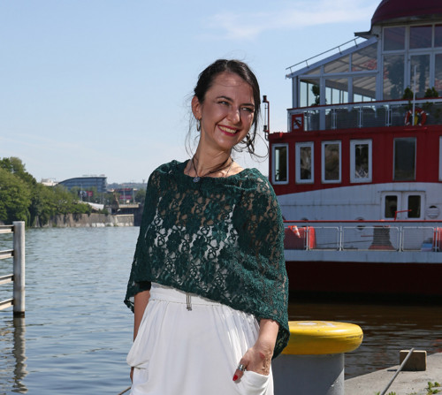 Zelené krajkové pončo — foto 4