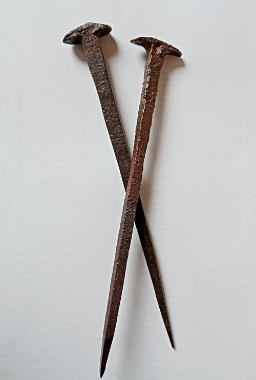 Starobylé repasované hřeby 23 cm — foto 2