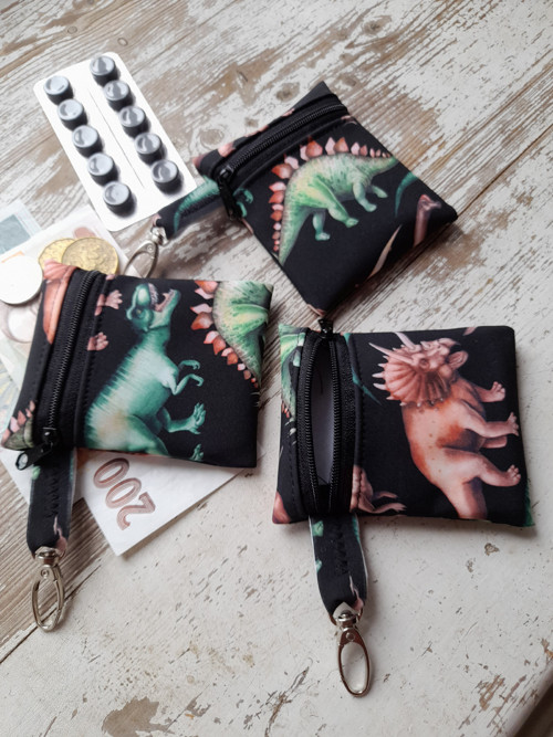 Kapsička,klíčenka,peněženka-dinosauři — foto 2
