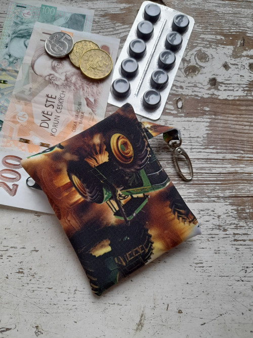Kapsička,klíčenka,peněženka-traktor — foto 2