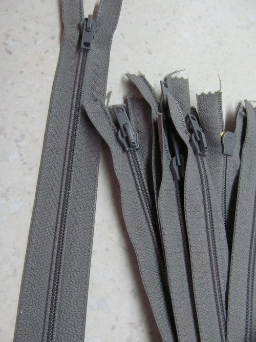 ZIP délka 25 cm — foto 2