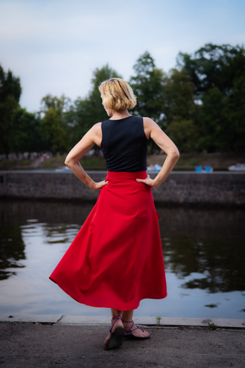Půlkolová Sukně - Červená — foto 4