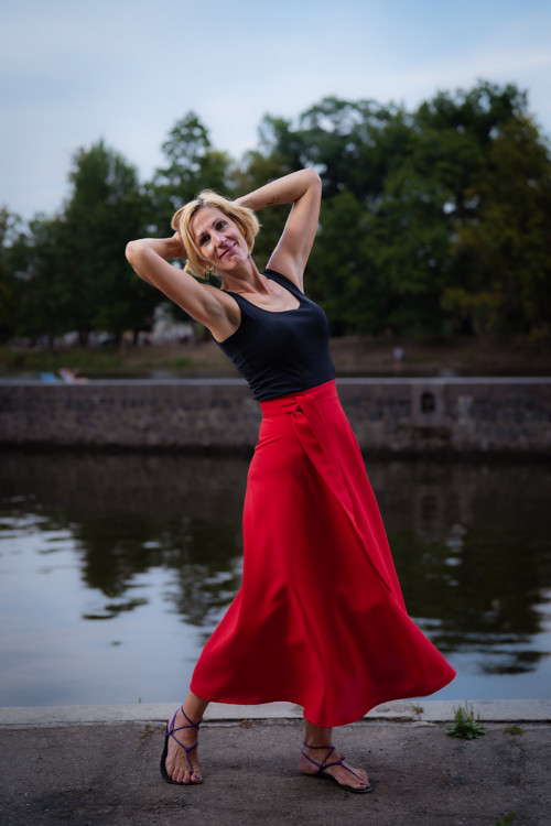 Půlkolová Sukně - Červená — foto 3