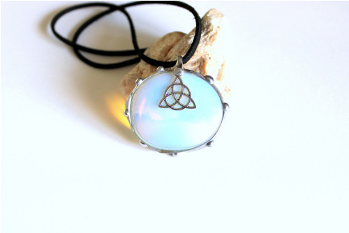 Opalit průhledný šperk - triquetra keltský — foto 2