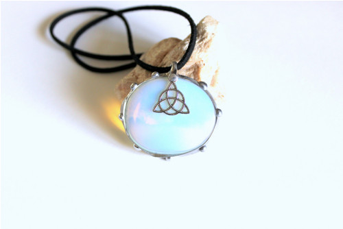 Opalit průhledný šperk - triquetra keltský — foto 4