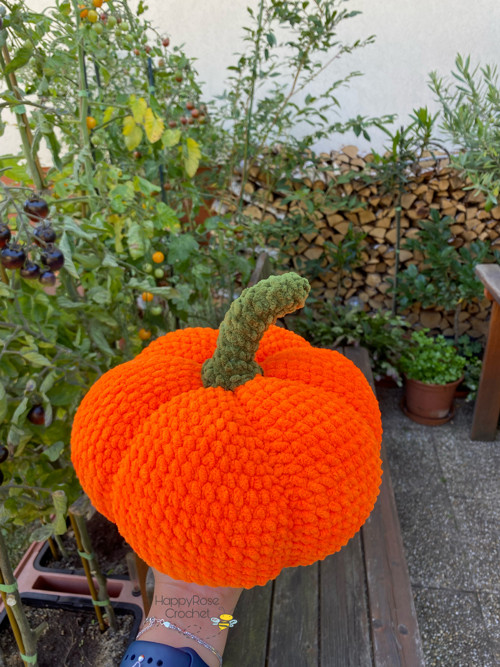 VELKÁ HÁČKOVANÁ DÝNĚ 20cm — foto 3
