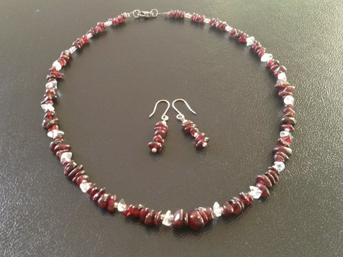 Granátová s křišťálem - amulet — foto 2