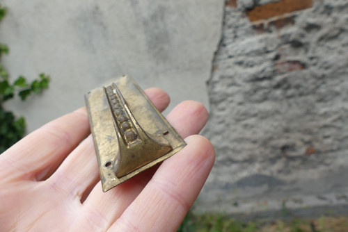 Stará nábytková krytka, madlo — foto 4