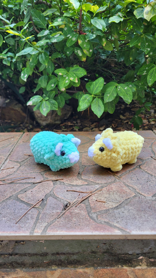 Žlutý háčkovaný DINO - triceratops — foto 2