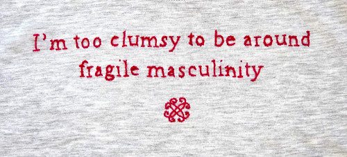 Tričko „Fragile Masculinity“ – šedé, L — foto 2