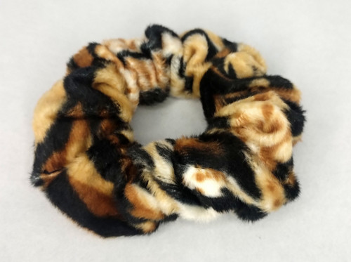 Scrunchie s tygřím vzorem – gumička do vlasů — foto 3