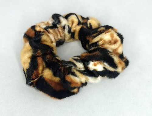Scrunchie s tygřím vzorem – gumička do vlasů — foto 2