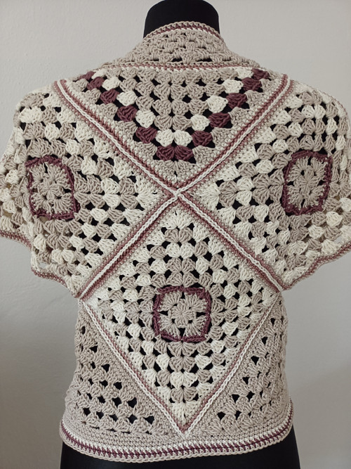 Háčkovaná vesta — foto 5