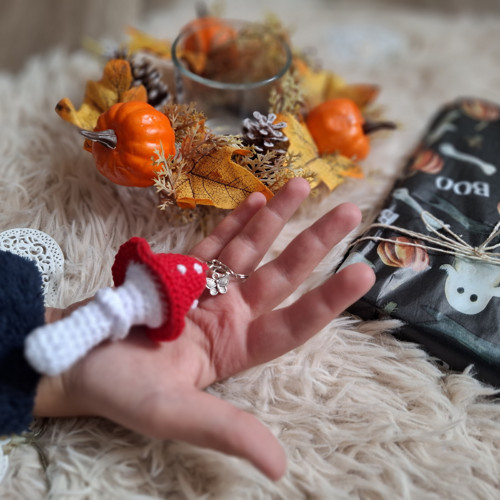 Háčkovaný přívěsek muchomůrky — foto 3