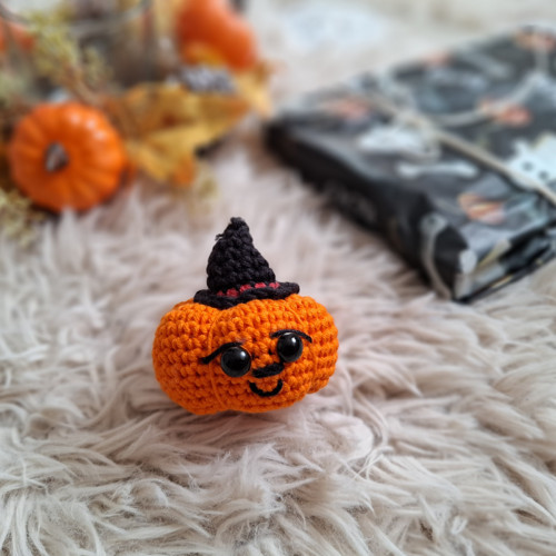 Háčkovaný přívěsek dýně — foto 3