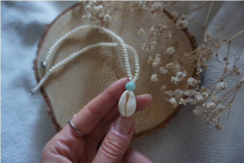 Macramé náhrdelník Cowrie & Amazonit — foto 3