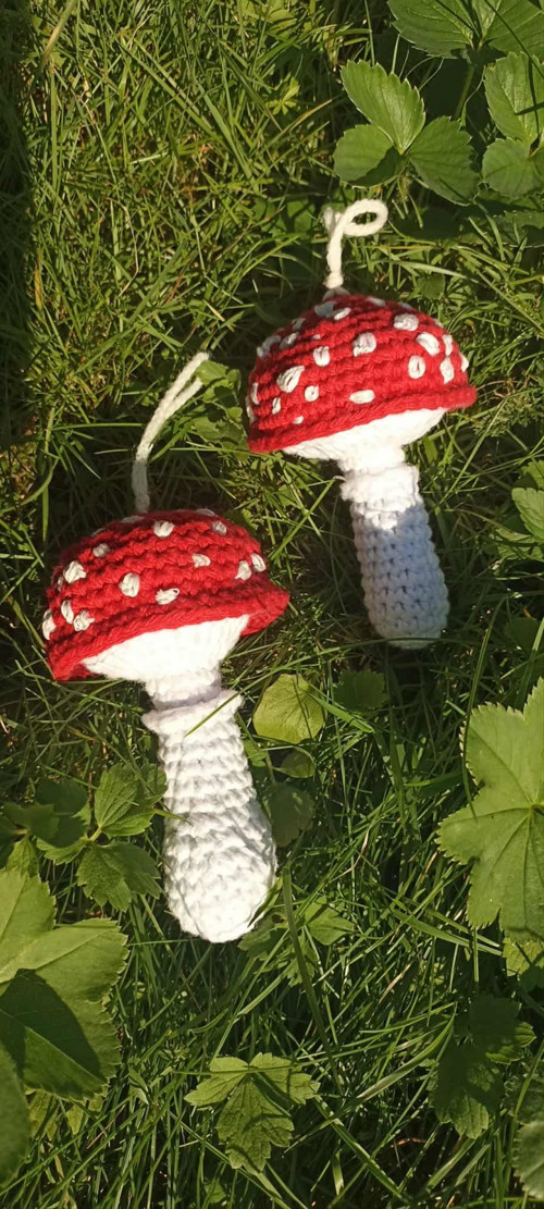 Háčkovaná muchomůrka - chrastítko pro děti — foto 2