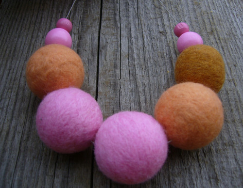 Plstěné korále / pastel — foto 2