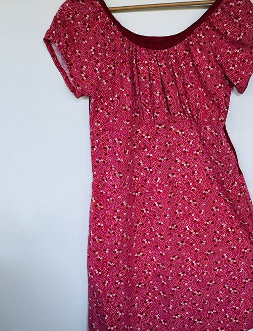 Šaty něžné s peříčky — foto 3