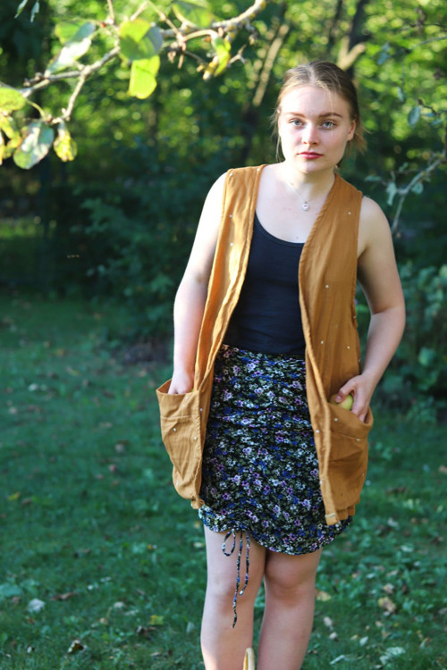 Vesta Dívka s jablky — foto 2