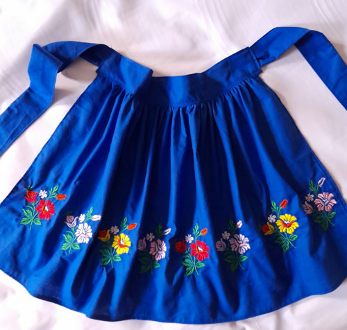 Zástěrka, zástěra ke kroji. Folklor. — foto 2