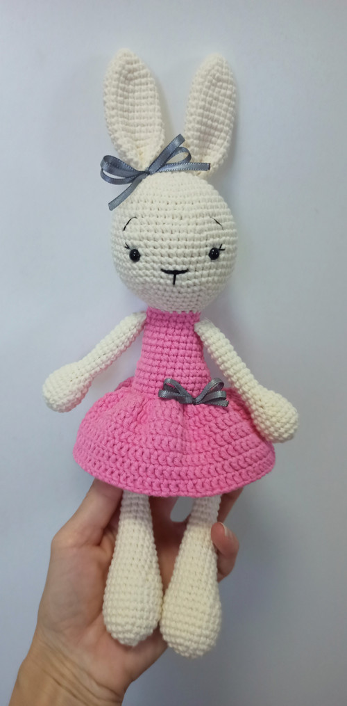 Háčkovaný zajíček - 27 cm — foto 2