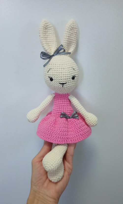 Háčkovaný zajíček - 27 cm — foto 4