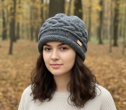 PLETENÁ ČEPICE s copanem - tmavě šedá — foto 4